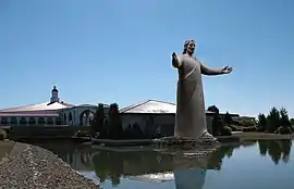 Lux Mundi, the sculpture of Jesus at Solid Rock Church